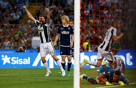 Đánh bại Lazio một cách dễ dàng, Juventus (áo sọc) lần thứ 12 giành Coppa Italia