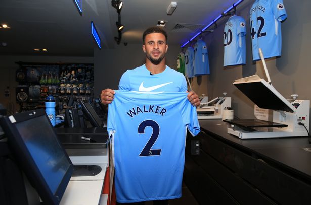 1. Kyle Walker (Tottenham đến Man City - giá 54 triệu bảng)