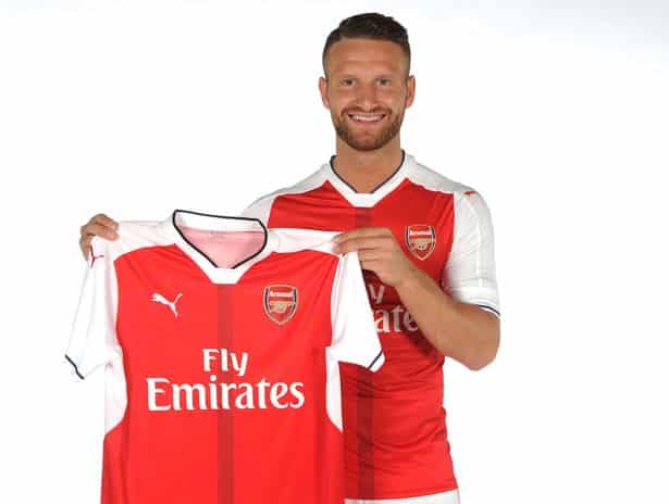 Shkodran Mustafi (Valencia đến Arsenal, 35 triệu bảng)