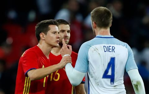 Dier và Herrera va chạm với nhau