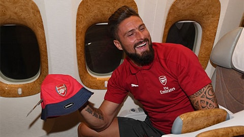 Giroud cũng có mặt trong tour du đấu