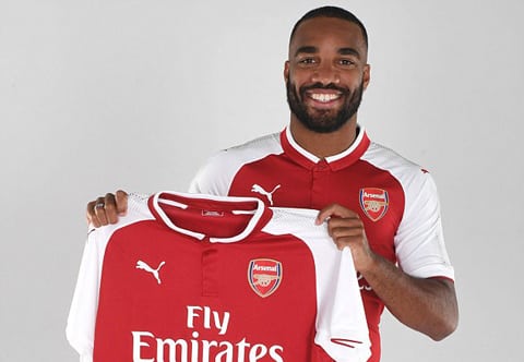 Arsenal chịu chi khi mang về bản hợp đồng kỷ lục Lacazette
