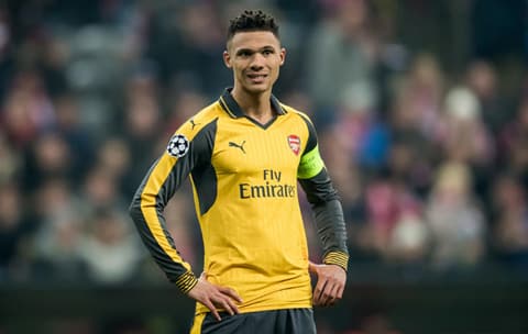 Đã 27 tuổi nhưng Gibbs không có suất đá chính ở Arsenal