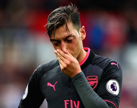 Arsenal của Oezil đang chơi rất thất thường