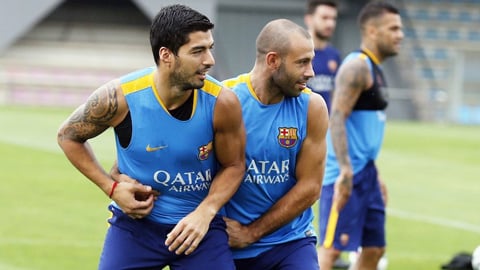 Suarez và Mascherano đều no nê danh hiệu khi sang Barca
