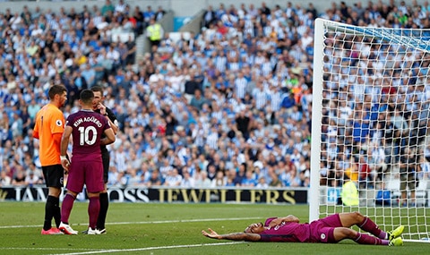Mối nối giữa Aguero và Jesus là rất lỏng lẻo