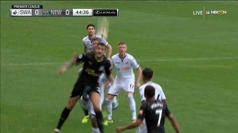 Pha bóng hài hước nhất trận đấu giữa Sanches và Joselu