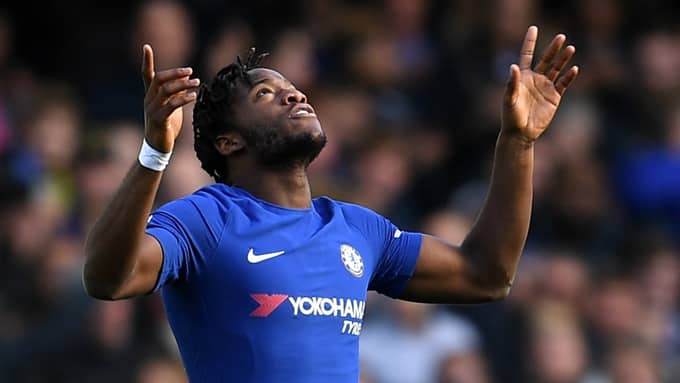 Batshuayi đã tỏa sáng cứu rỗi Chelsea