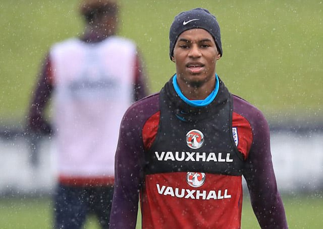 Rashford nỗ lực không mệt mỏi trên sân tập