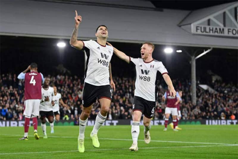 Logo W88 trên áo đội bóng Fullham thắng Aston Villa 3 bàn. w88, w88 tài trợ fullham, w88 vs fullham, fullham vs w88, nhà cái W88 tài trợ Fullham